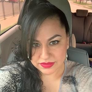Meet your Posher, Yajaira